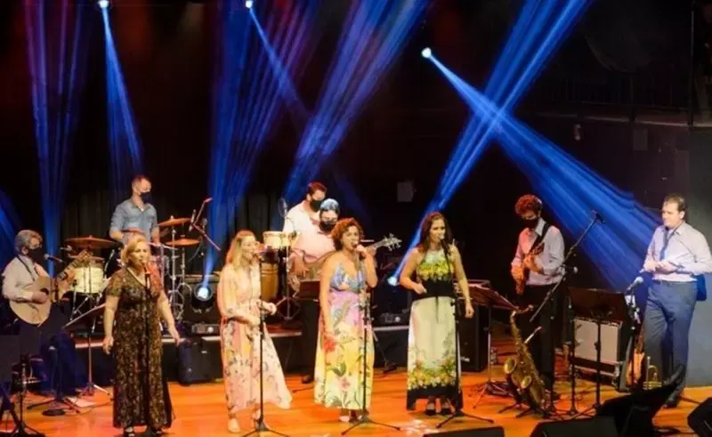 A banda Stagium 10 no palco